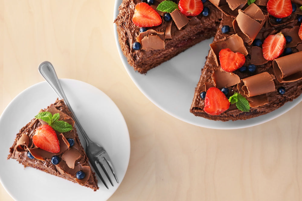 Torta triple de chocolate sin azúcar con ganache hecha con AluSweet Alulosa — receta para celebraciones