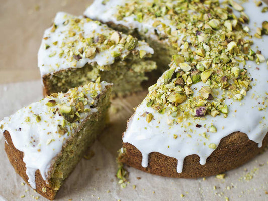 Queque de zanahoria y pistachos sin azúcar con frosting de queso crema y limón de pica — receta AluSweet